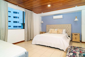 Amplia habitación con vista al mar y baño privado